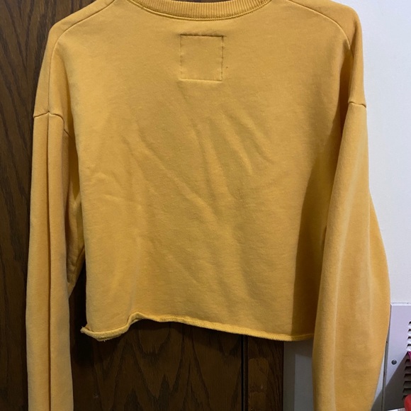 Mustard Yellow Hollister cropped crew neck - Picture 2 of 3